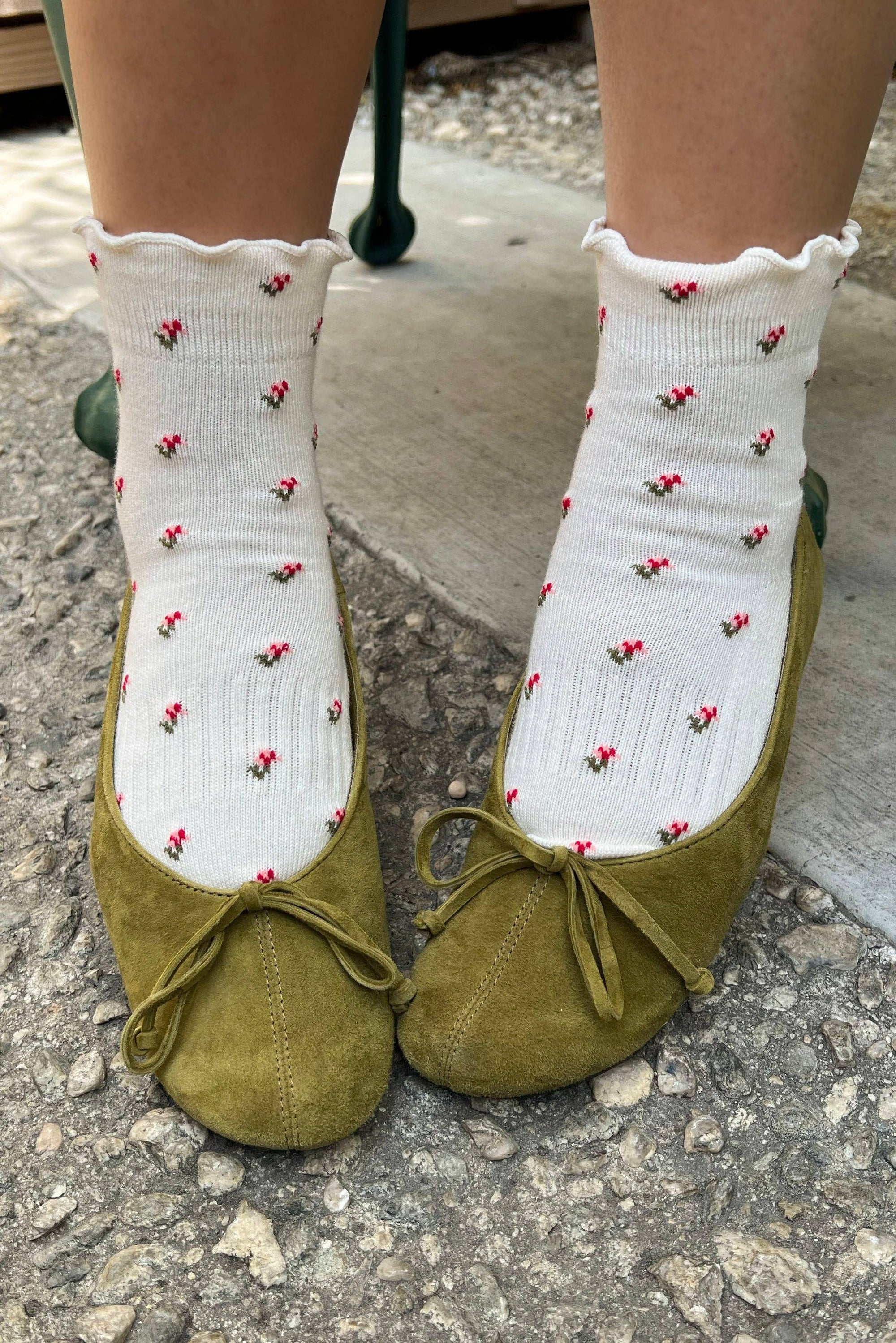 Petal Ruffled Hugger Crew Socks - Cream Petal