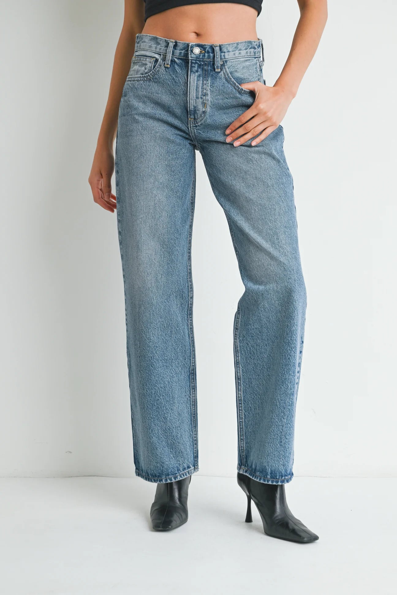 Low Rise Relaxed Straight Jeans - Med Denim