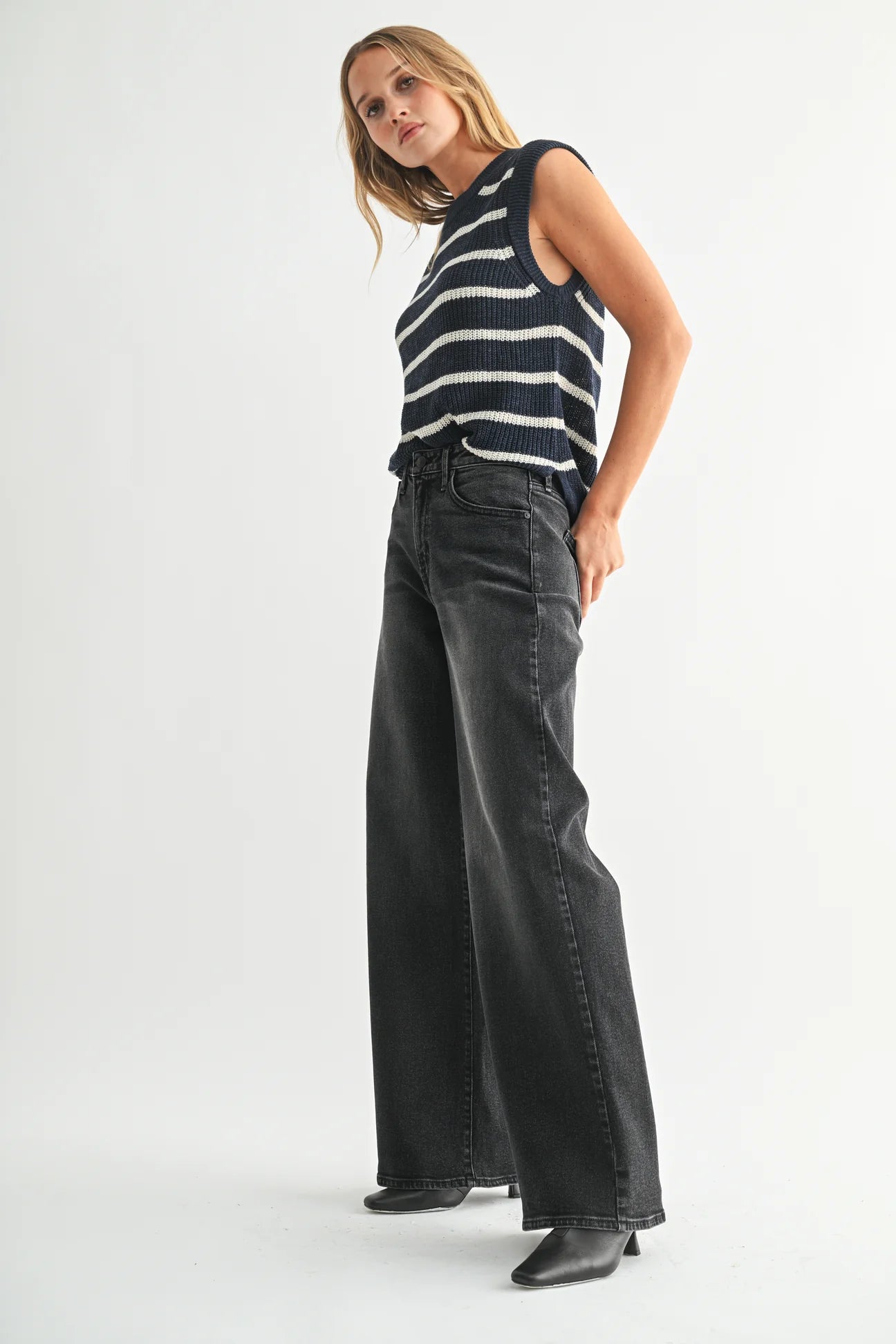 Ultra Wide Jean - Washed Black