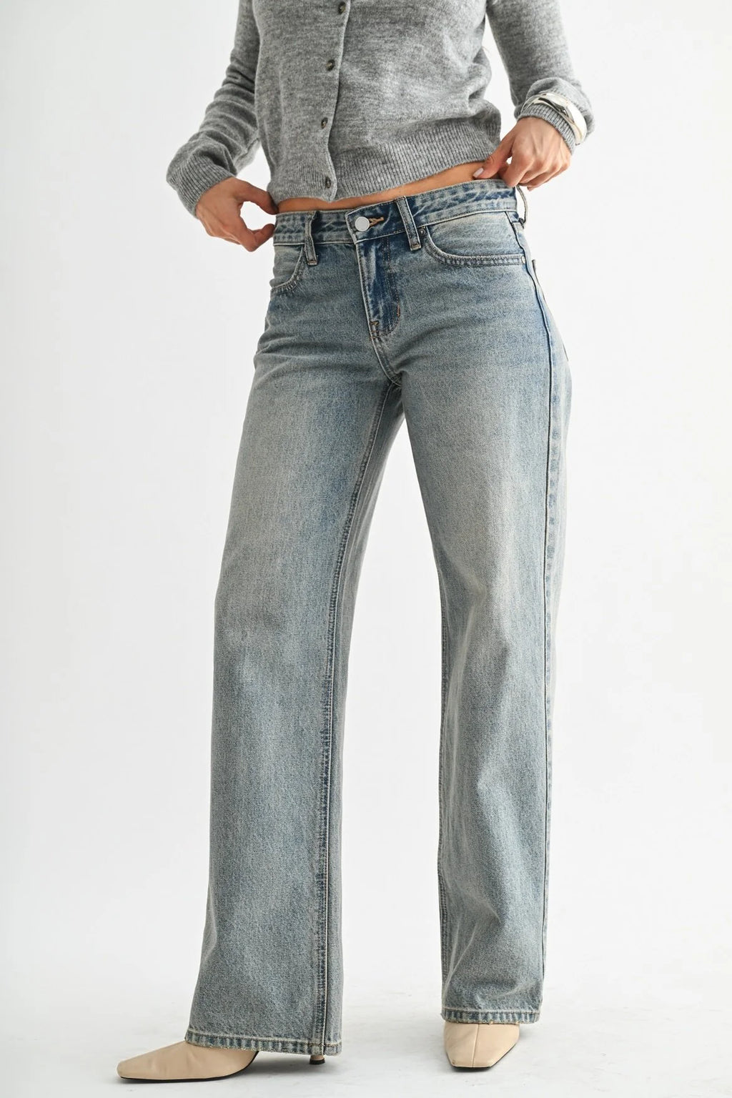 Tint Low Rise Relaxed Straight Leg Jeans - Vintage Light