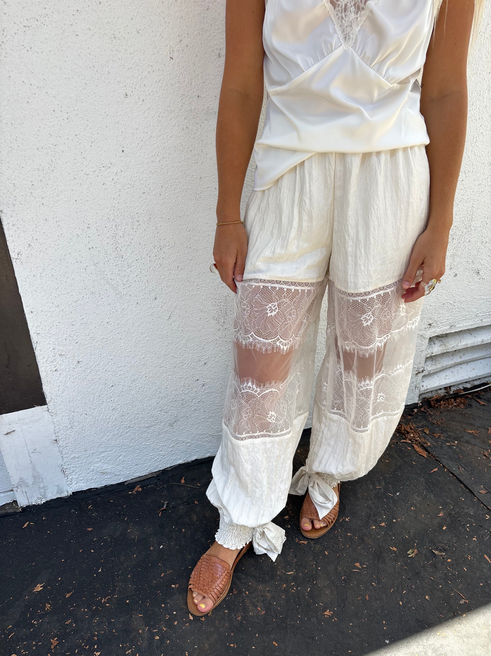 Balloon Pant w/ Lace Details - Cream