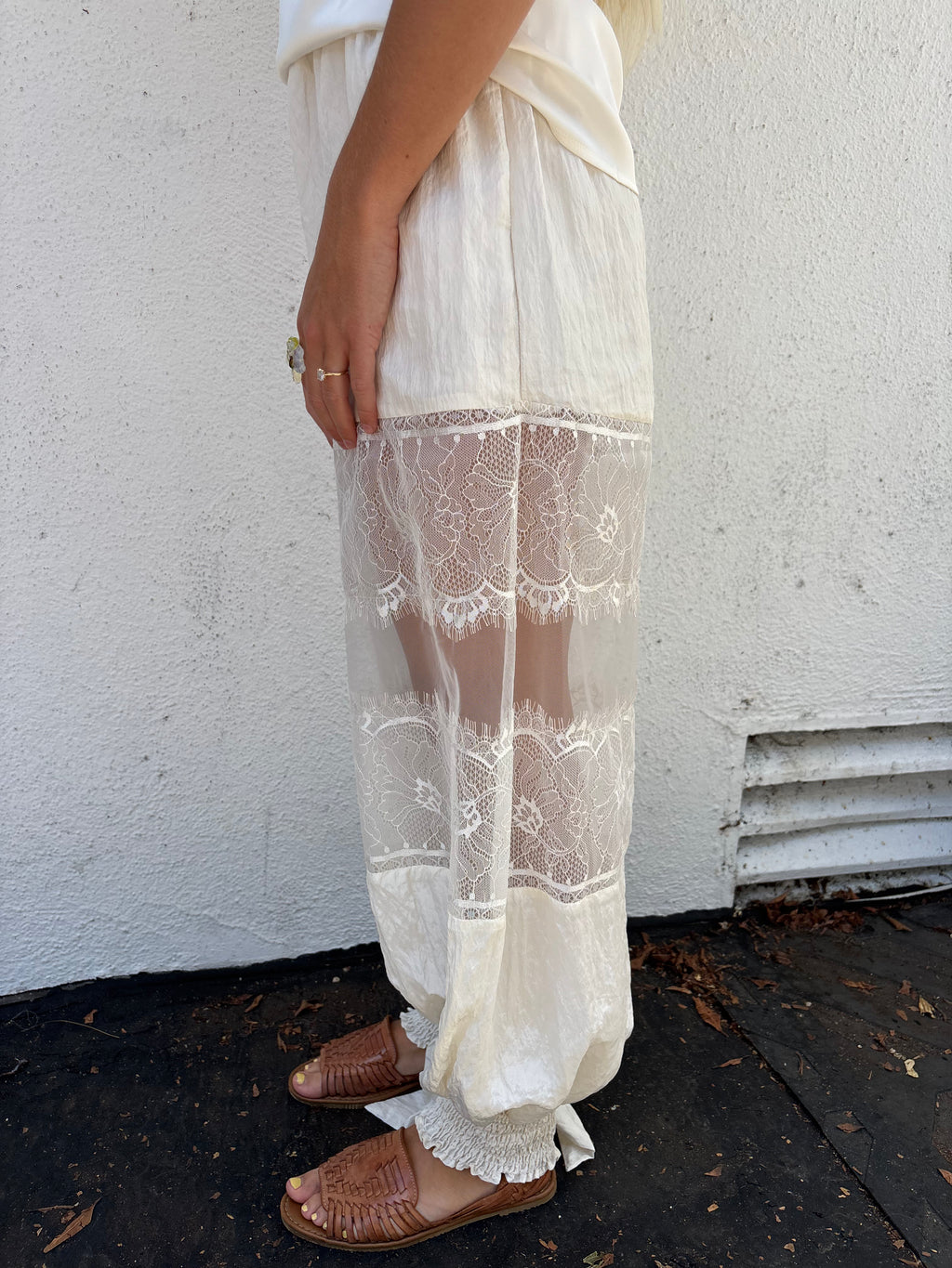 Balloon Pant w/ Lace Details - Cream