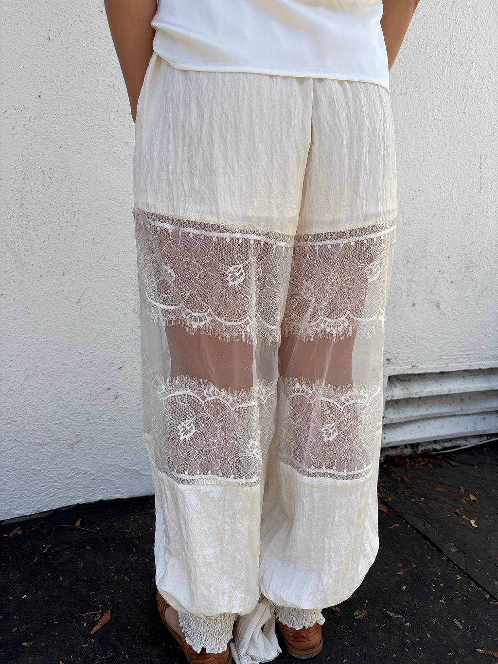 Balloon Pant w/ Lace Details - Cream